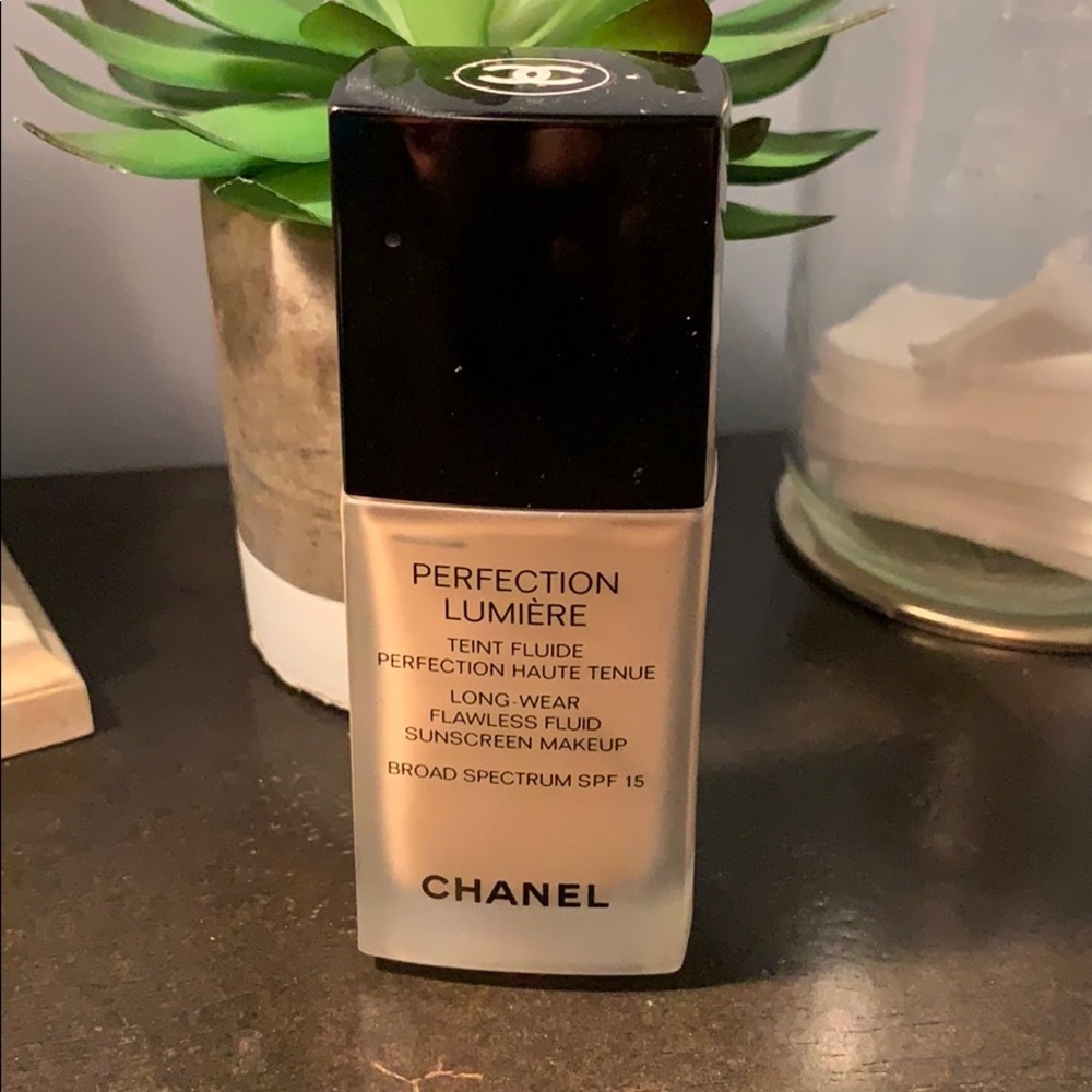 Chanel Perfection Lumière Foundation 35 Beige